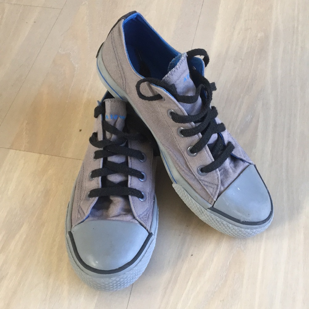 Gray Airwalk low cut sneakers